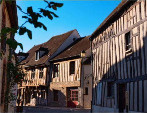 Le Gite Entre Val Et Rose Provins Exterior foto